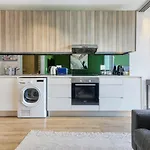Backup-Power Panoramic City View Apartment